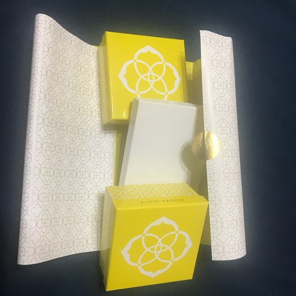 Kendra Scott Rayne Necklace In Ivory Pearl - Picture 5 of 6